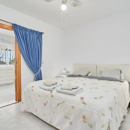 Casa Rosa Burriana * Нерха